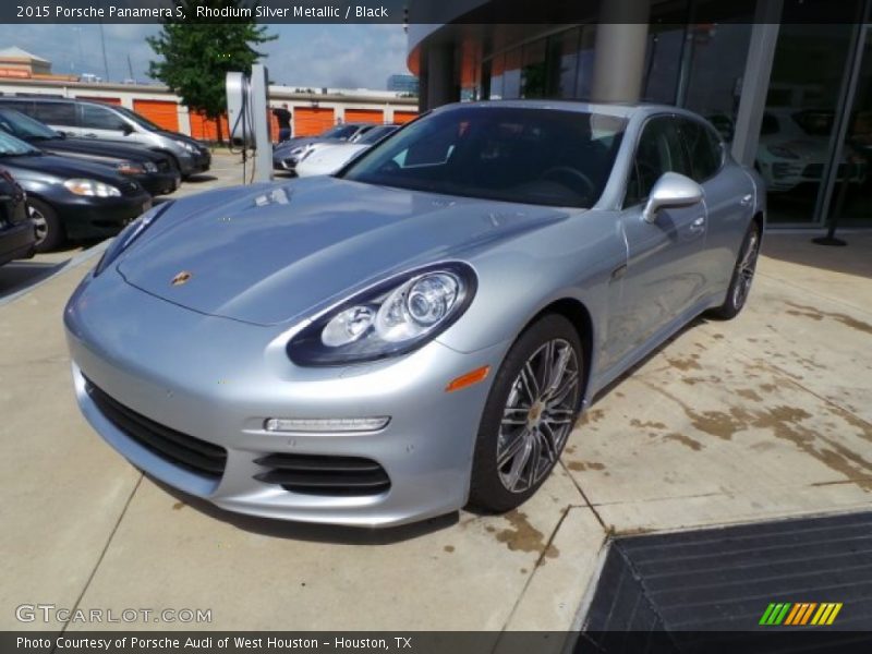 Front 3/4 View of 2015 Panamera S