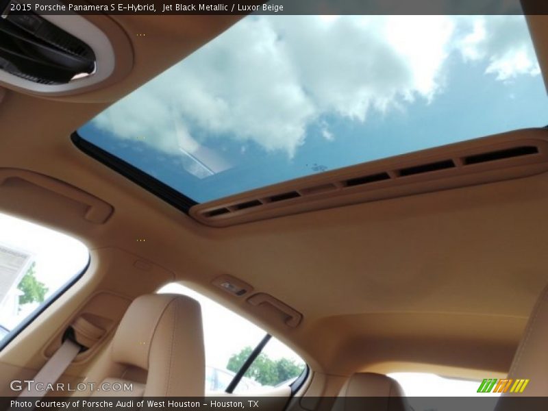 Sunroof of 2015 Panamera S E-Hybrid