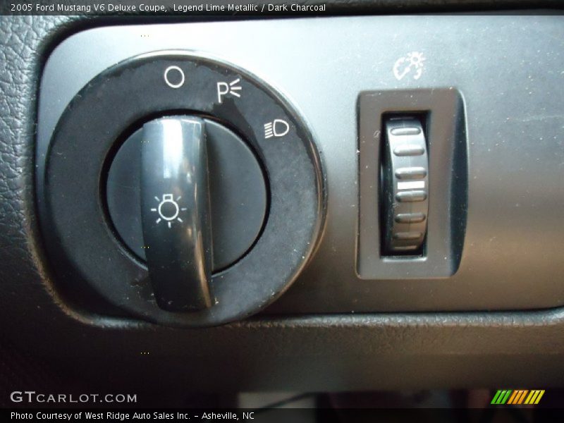 Legend Lime Metallic / Dark Charcoal 2005 Ford Mustang V6 Deluxe Coupe