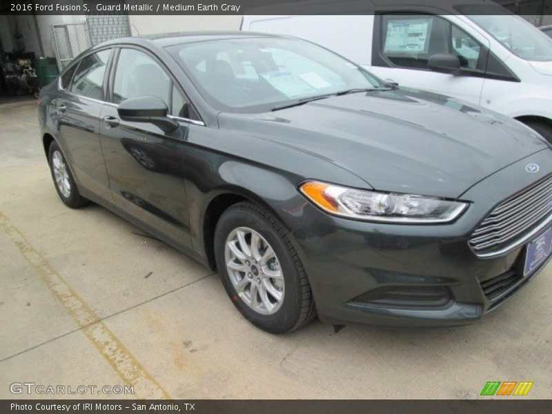 Guard Metallic / Medium Earth Gray 2016 Ford Fusion S