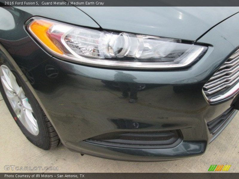 Guard Metallic / Medium Earth Gray 2016 Ford Fusion S