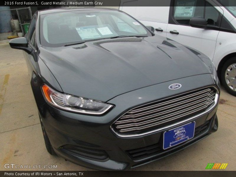 Guard Metallic / Medium Earth Gray 2016 Ford Fusion S