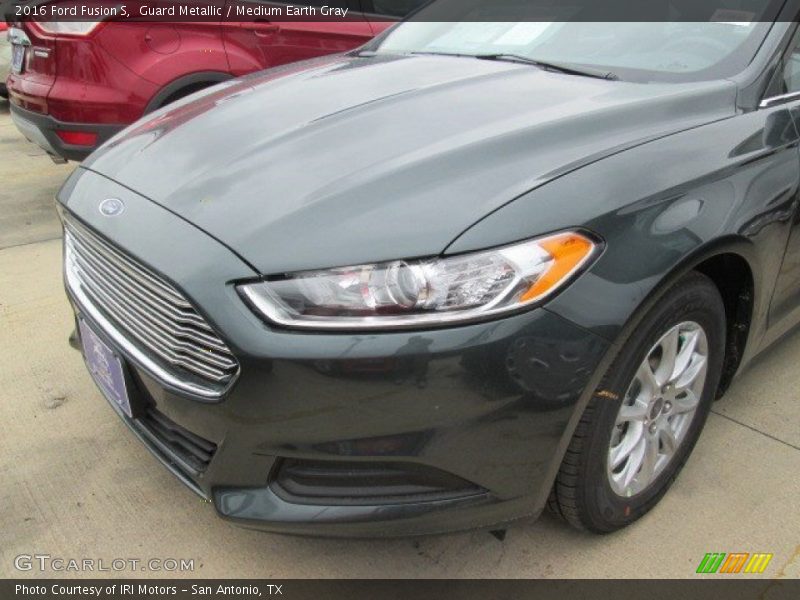 Guard Metallic / Medium Earth Gray 2016 Ford Fusion S