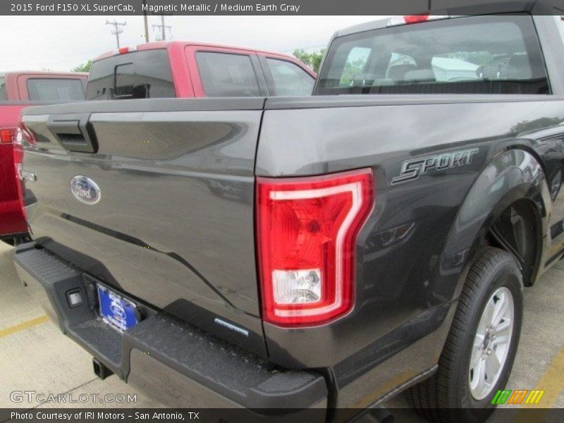 Magnetic Metallic / Medium Earth Gray 2015 Ford F150 XL SuperCab