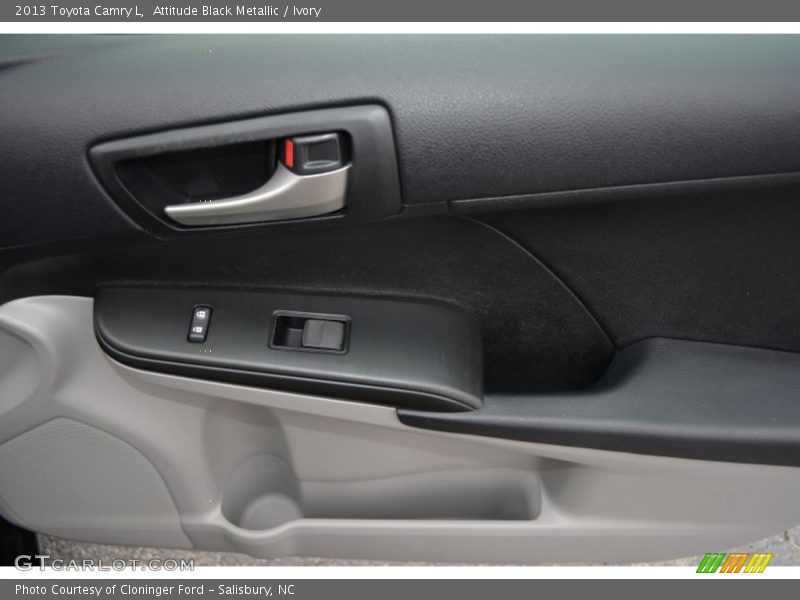 Attitude Black Metallic / Ivory 2013 Toyota Camry L