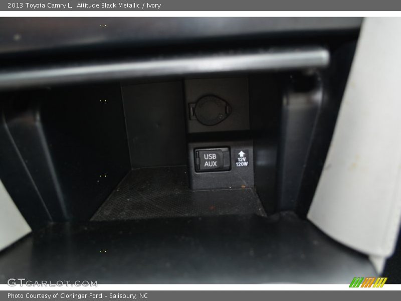 Attitude Black Metallic / Ivory 2013 Toyota Camry L