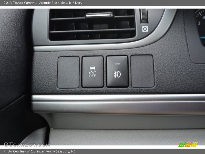 Attitude Black Metallic / Ivory 2013 Toyota Camry L