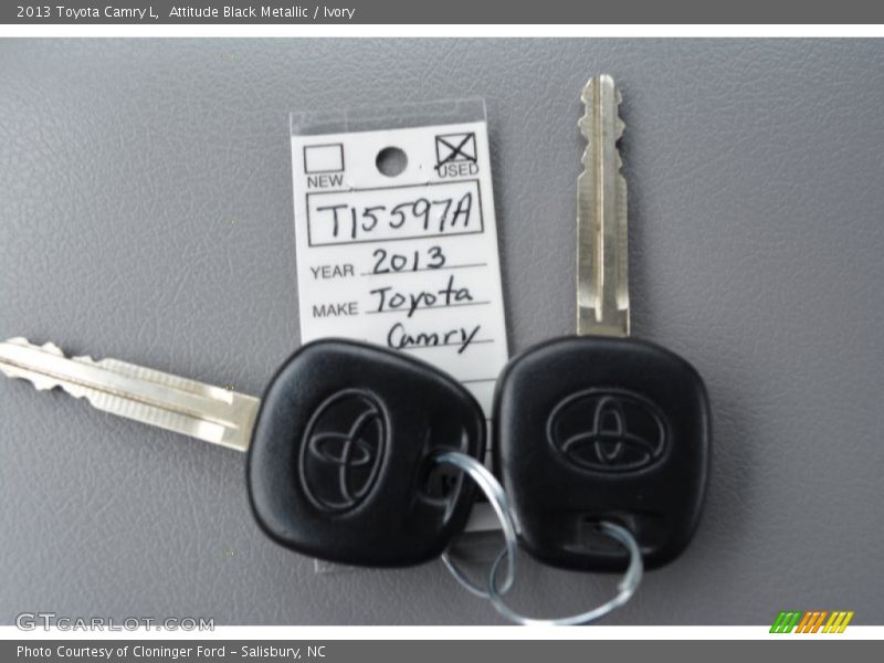 Attitude Black Metallic / Ivory 2013 Toyota Camry L