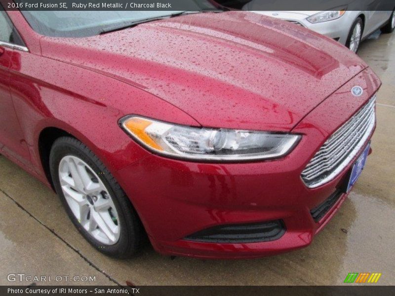 Ruby Red Metallic / Charcoal Black 2016 Ford Fusion SE