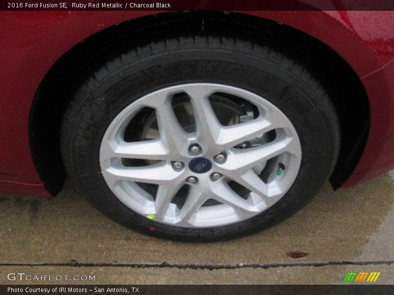 Ruby Red Metallic / Charcoal Black 2016 Ford Fusion SE