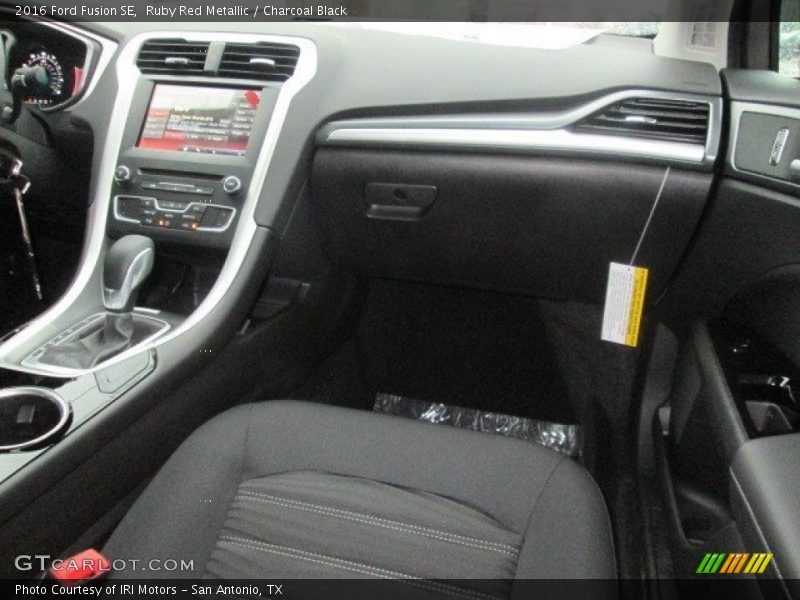 Ruby Red Metallic / Charcoal Black 2016 Ford Fusion SE