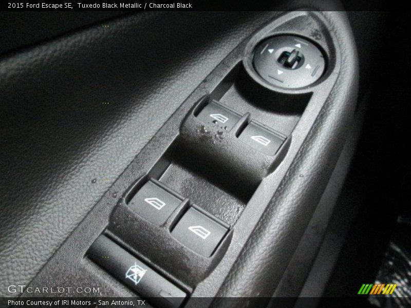 Tuxedo Black Metallic / Charcoal Black 2015 Ford Escape SE