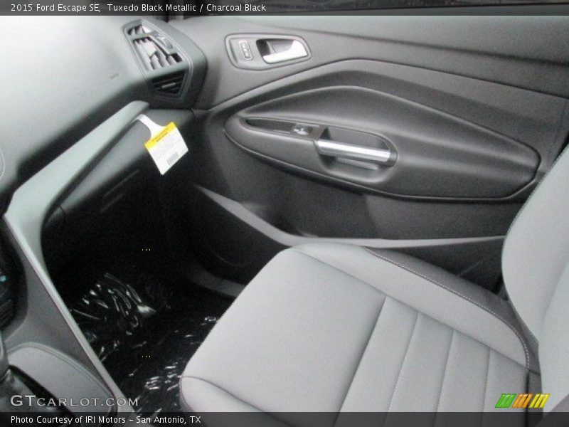 Tuxedo Black Metallic / Charcoal Black 2015 Ford Escape SE