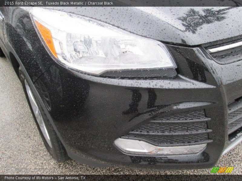 Tuxedo Black Metallic / Charcoal Black 2015 Ford Escape SE