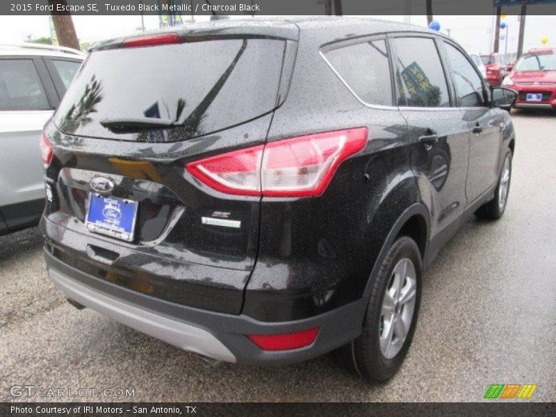 Tuxedo Black Metallic / Charcoal Black 2015 Ford Escape SE