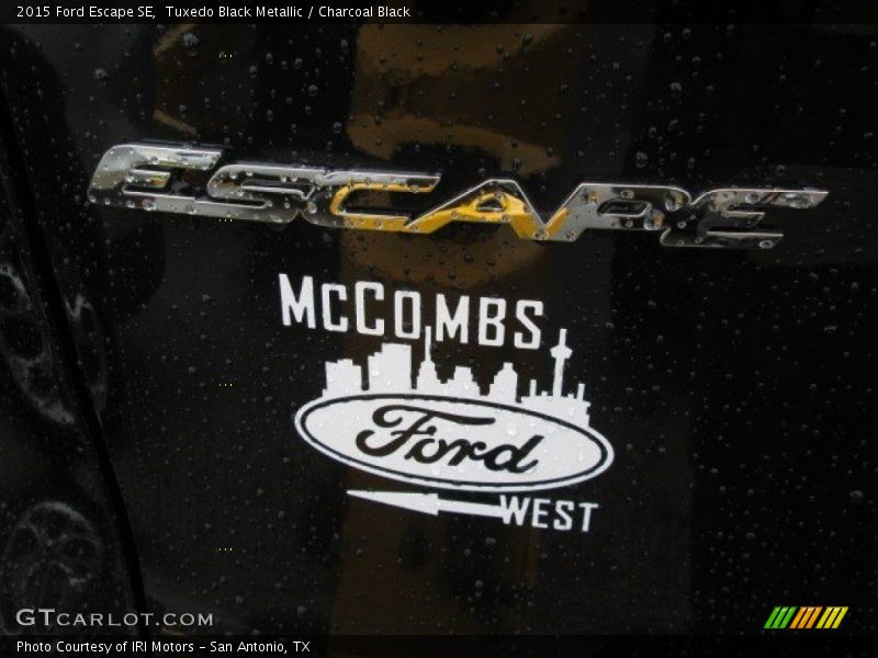 Tuxedo Black Metallic / Charcoal Black 2015 Ford Escape SE