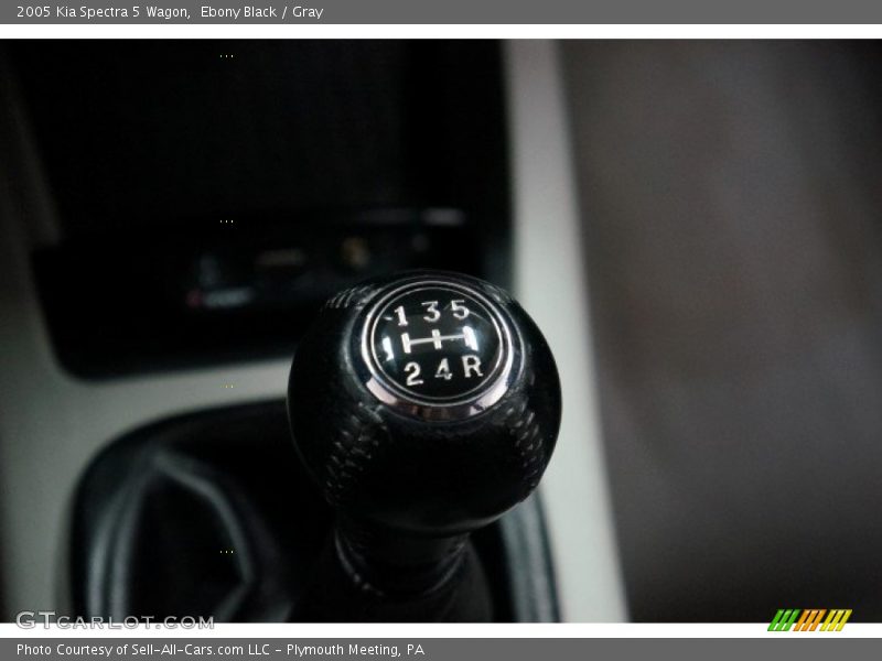 Ebony Black / Gray 2005 Kia Spectra 5 Wagon