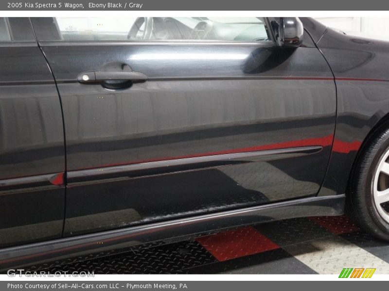 Ebony Black / Gray 2005 Kia Spectra 5 Wagon