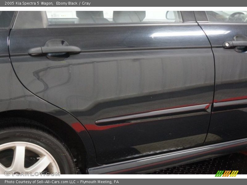 Ebony Black / Gray 2005 Kia Spectra 5 Wagon