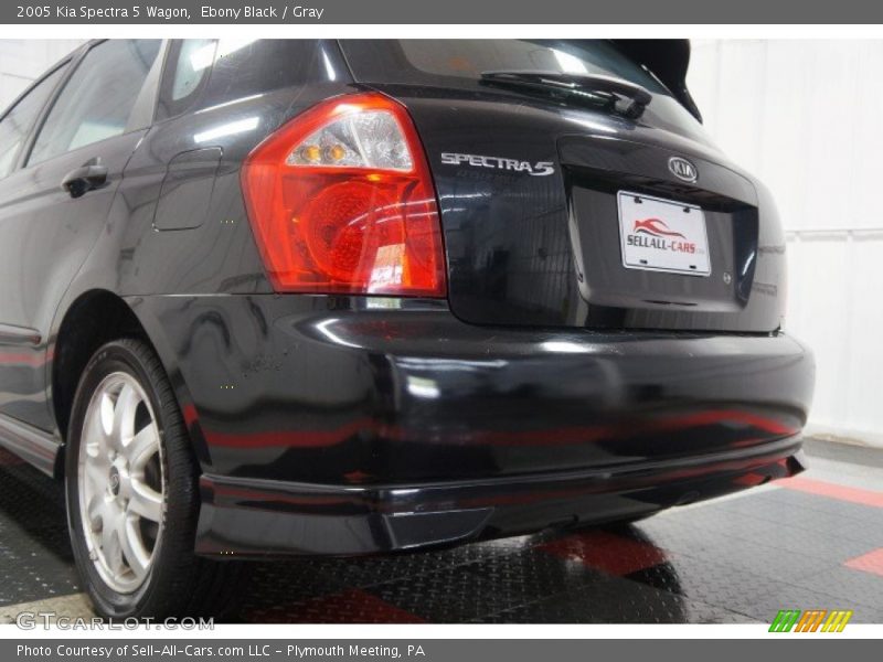 Ebony Black / Gray 2005 Kia Spectra 5 Wagon