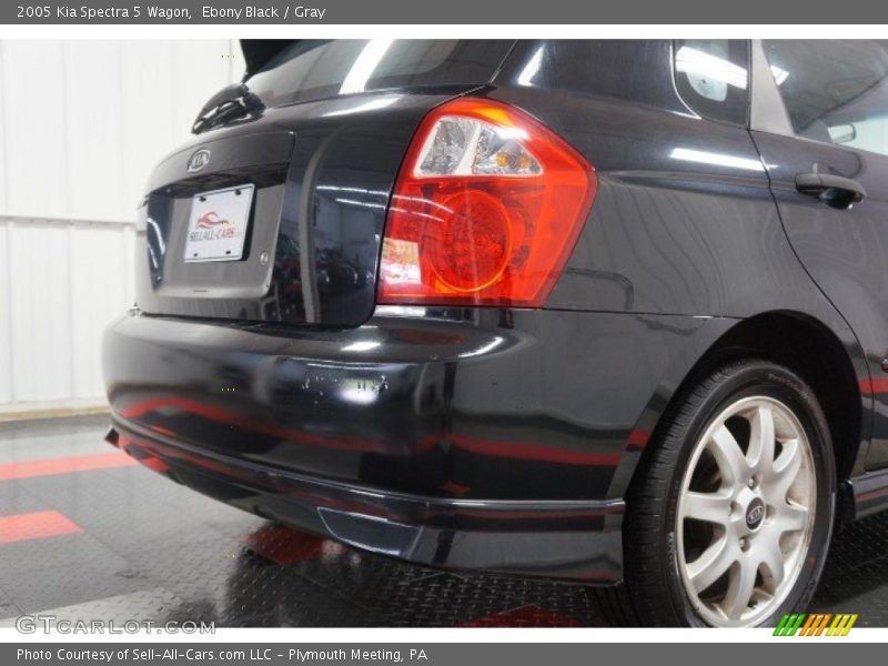 Ebony Black / Gray 2005 Kia Spectra 5 Wagon