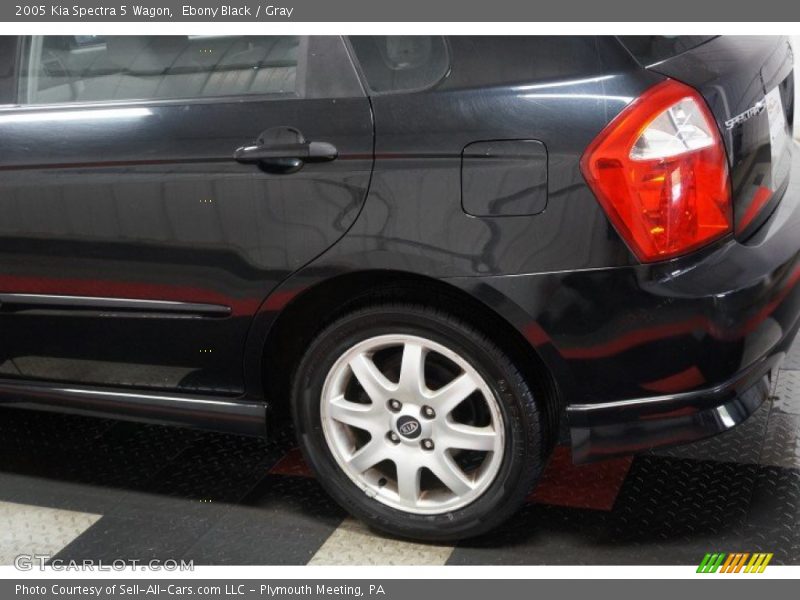 Ebony Black / Gray 2005 Kia Spectra 5 Wagon