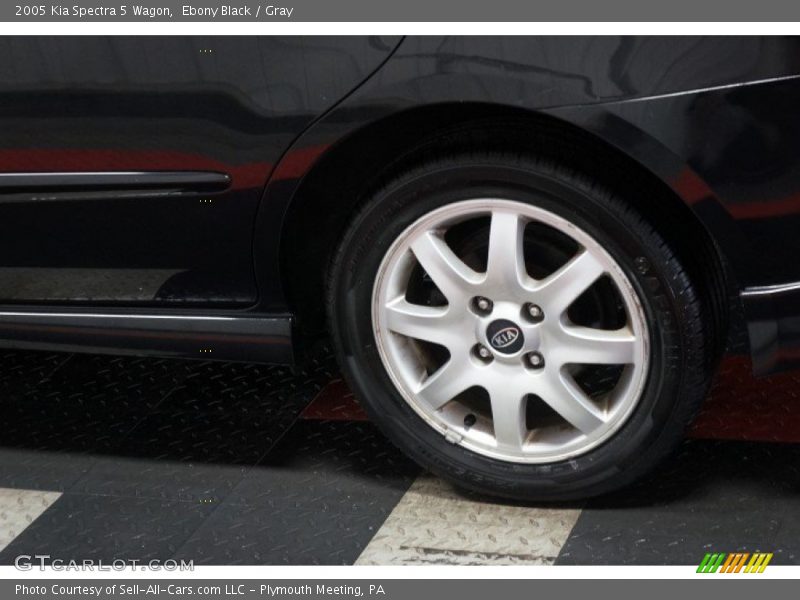 Ebony Black / Gray 2005 Kia Spectra 5 Wagon