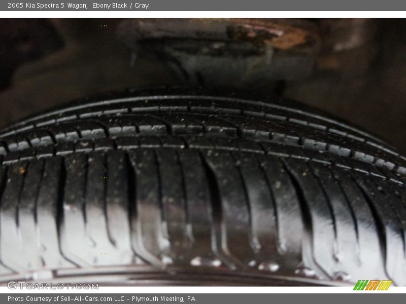Ebony Black / Gray 2005 Kia Spectra 5 Wagon