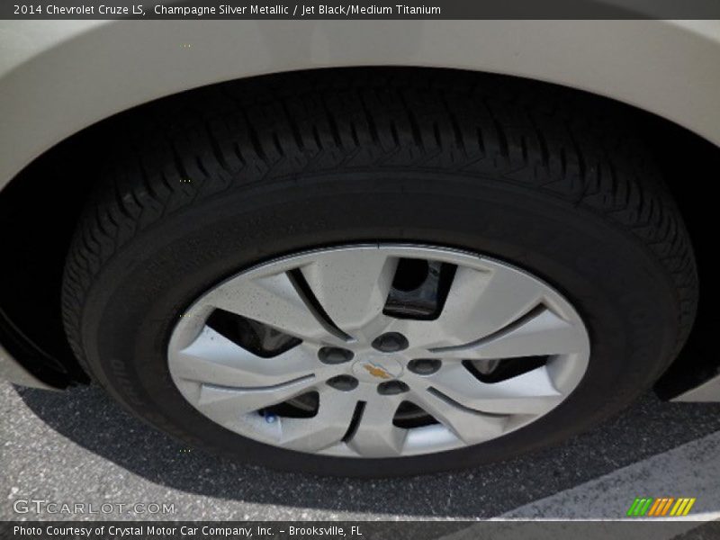 Champagne Silver Metallic / Jet Black/Medium Titanium 2014 Chevrolet Cruze LS