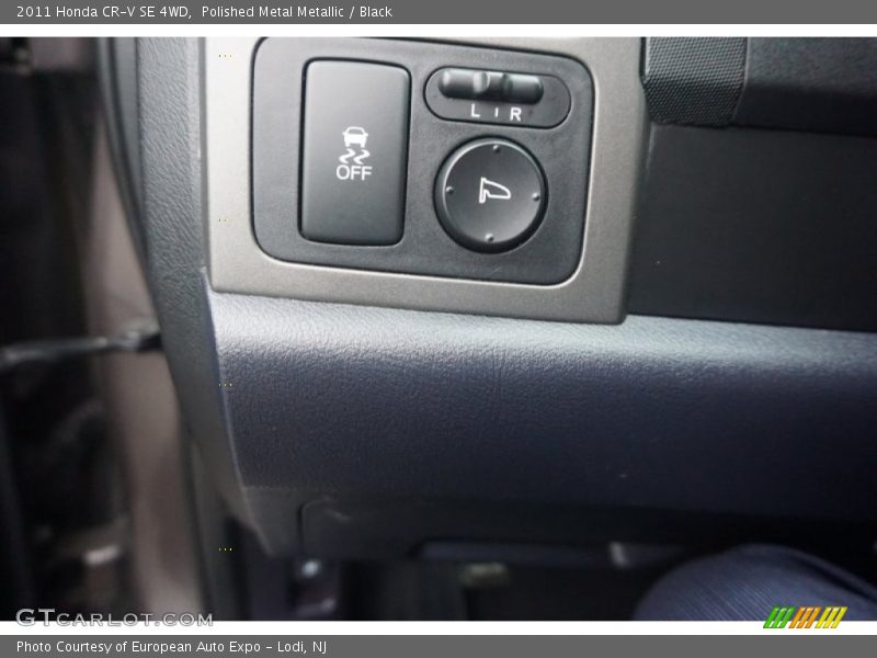 Polished Metal Metallic / Black 2011 Honda CR-V SE 4WD