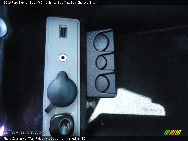 Light Ice Blue Metallic / Charcoal Black 2009 Ford Flex Limited AWD