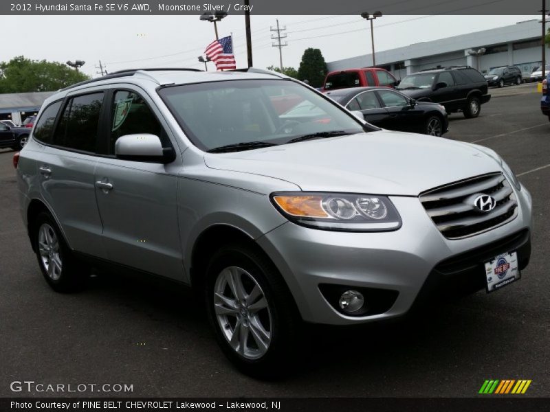Moonstone Silver / Gray 2012 Hyundai Santa Fe SE V6 AWD