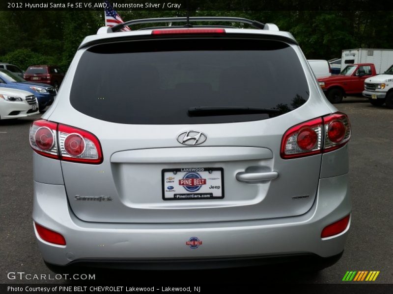 Moonstone Silver / Gray 2012 Hyundai Santa Fe SE V6 AWD