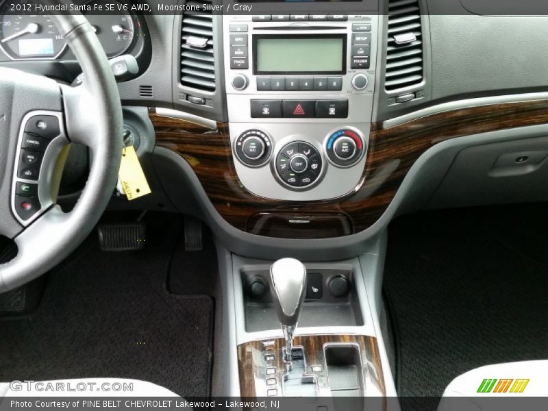 Moonstone Silver / Gray 2012 Hyundai Santa Fe SE V6 AWD