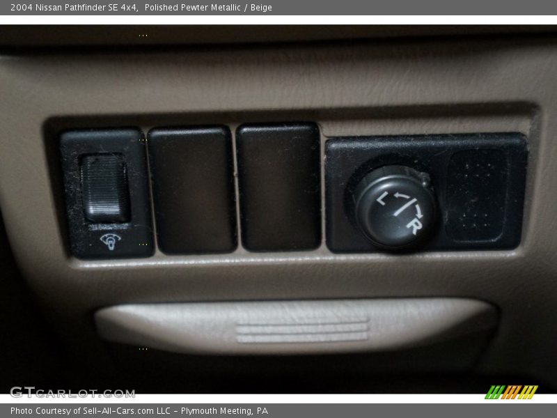 Polished Pewter Metallic / Beige 2004 Nissan Pathfinder SE 4x4