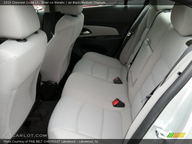 Silver Ice Metallic / Jet Black/Medium Titanium 2015 Chevrolet Cruze LT