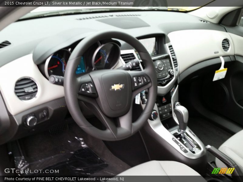 Silver Ice Metallic / Jet Black/Medium Titanium 2015 Chevrolet Cruze LT
