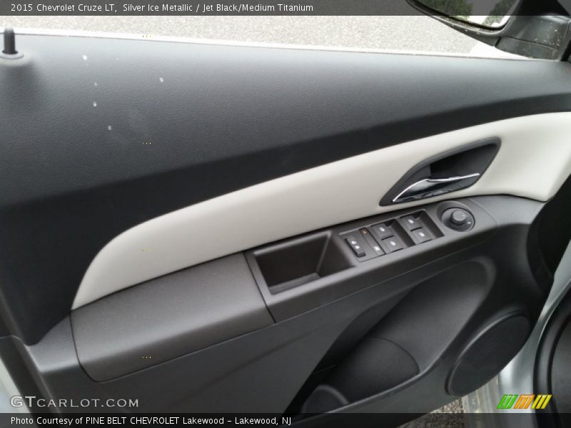 Silver Ice Metallic / Jet Black/Medium Titanium 2015 Chevrolet Cruze LT