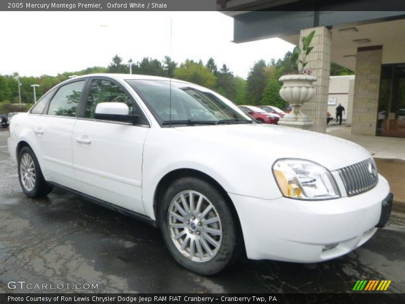 Front 3/4 View of 2005 Montego Premier