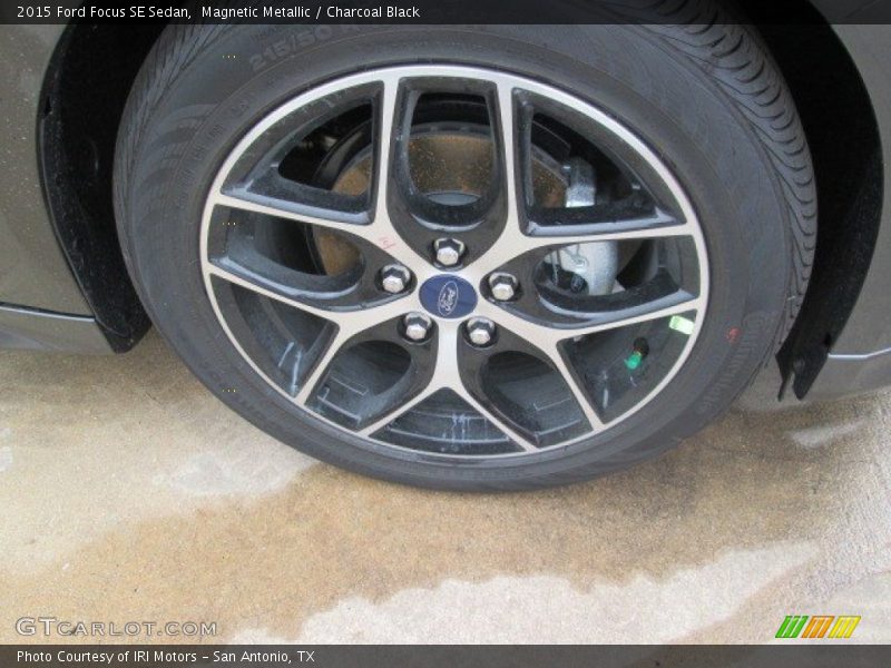 Magnetic Metallic / Charcoal Black 2015 Ford Focus SE Sedan