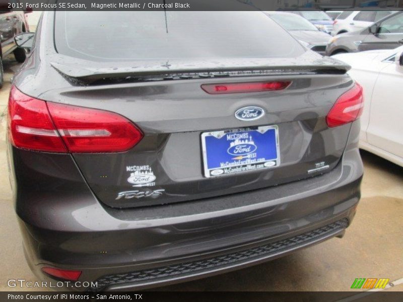 Magnetic Metallic / Charcoal Black 2015 Ford Focus SE Sedan