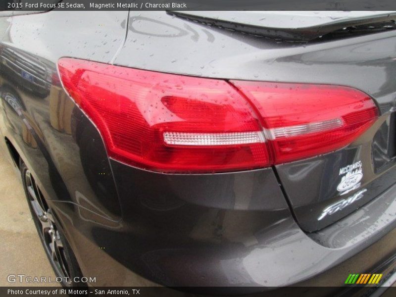 Magnetic Metallic / Charcoal Black 2015 Ford Focus SE Sedan