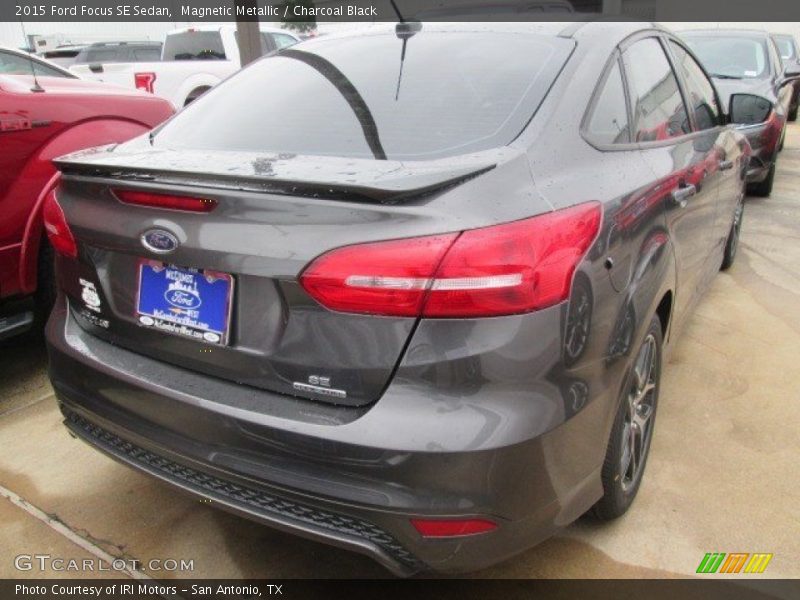 Magnetic Metallic / Charcoal Black 2015 Ford Focus SE Sedan