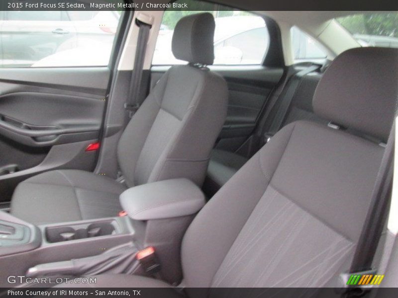 Magnetic Metallic / Charcoal Black 2015 Ford Focus SE Sedan