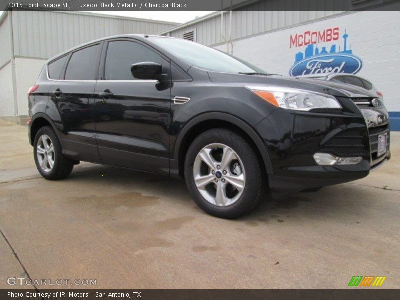 Tuxedo Black Metallic / Charcoal Black 2015 Ford Escape SE
