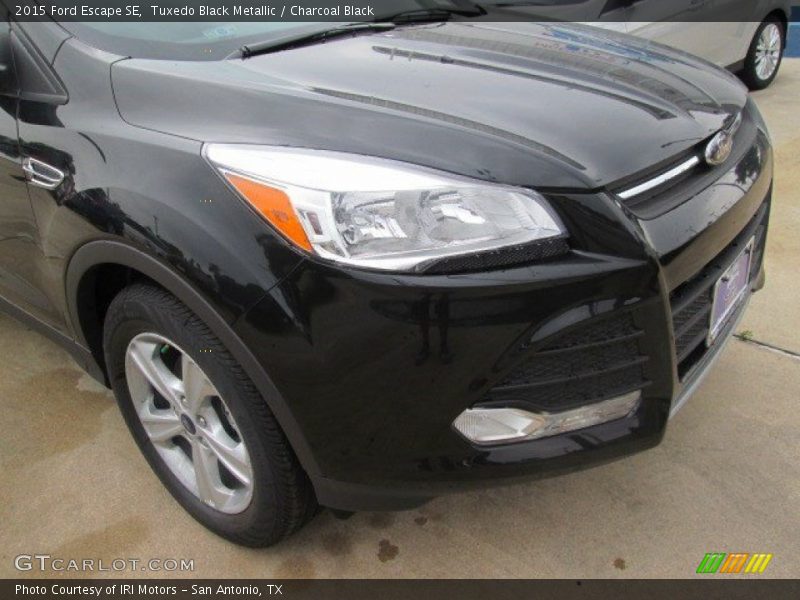 Tuxedo Black Metallic / Charcoal Black 2015 Ford Escape SE
