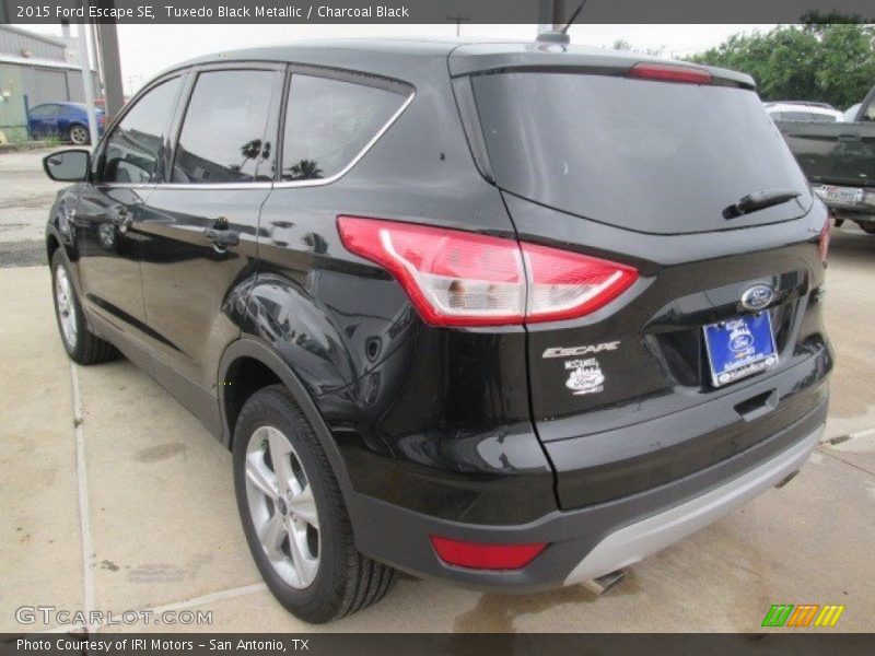 Tuxedo Black Metallic / Charcoal Black 2015 Ford Escape SE