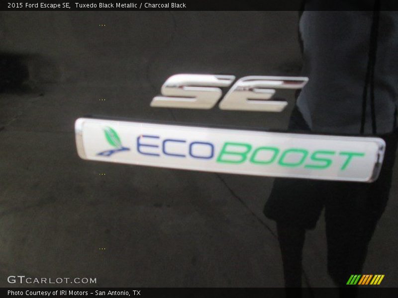 Tuxedo Black Metallic / Charcoal Black 2015 Ford Escape SE