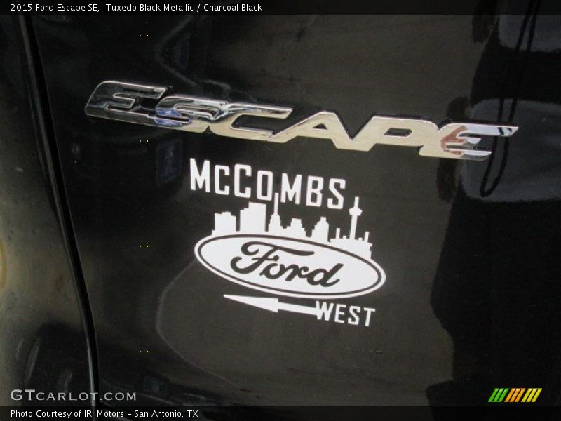 Tuxedo Black Metallic / Charcoal Black 2015 Ford Escape SE