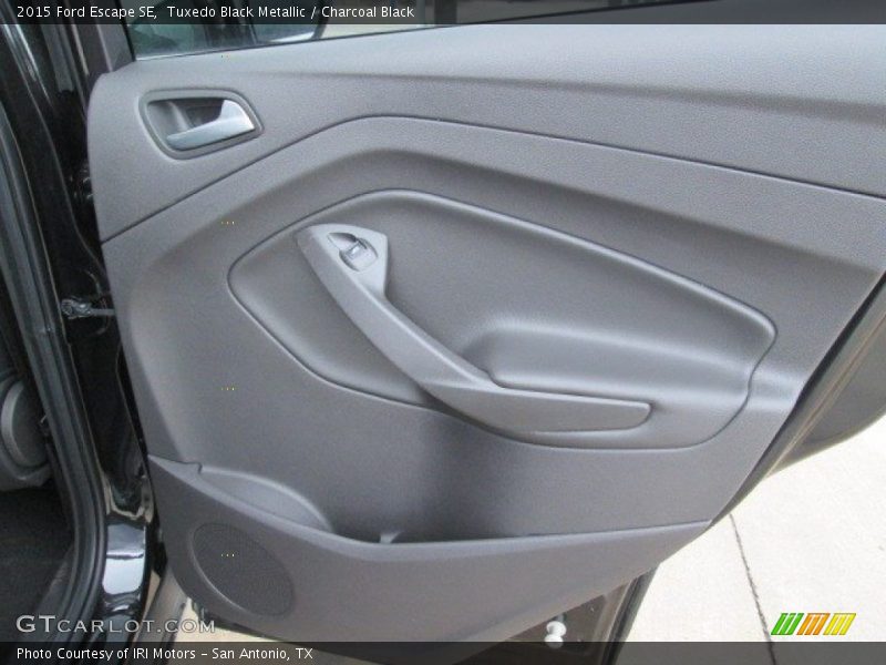 Tuxedo Black Metallic / Charcoal Black 2015 Ford Escape SE